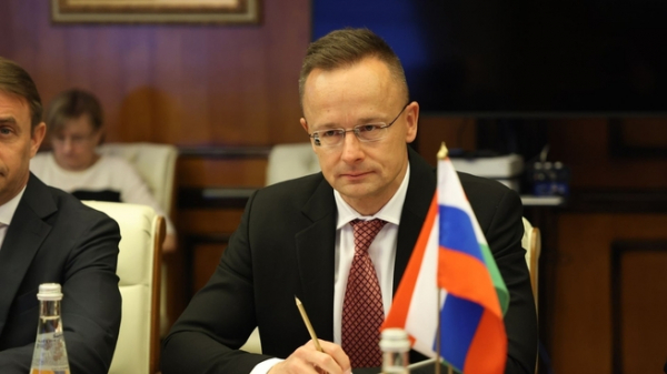 Мадьяр заявил о начале проверки возможных связей Сийярто с Россией