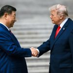 Трамп нарушил протокол ради Си Цзиньпина: самолеты, салют и красная дорожка — как США встретили лидера КНР
