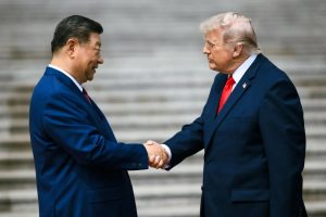Трамп нарушил протокол ради Си Цзиньпина: самолеты, салют и красная дорожка — как США встретили лидера КНР