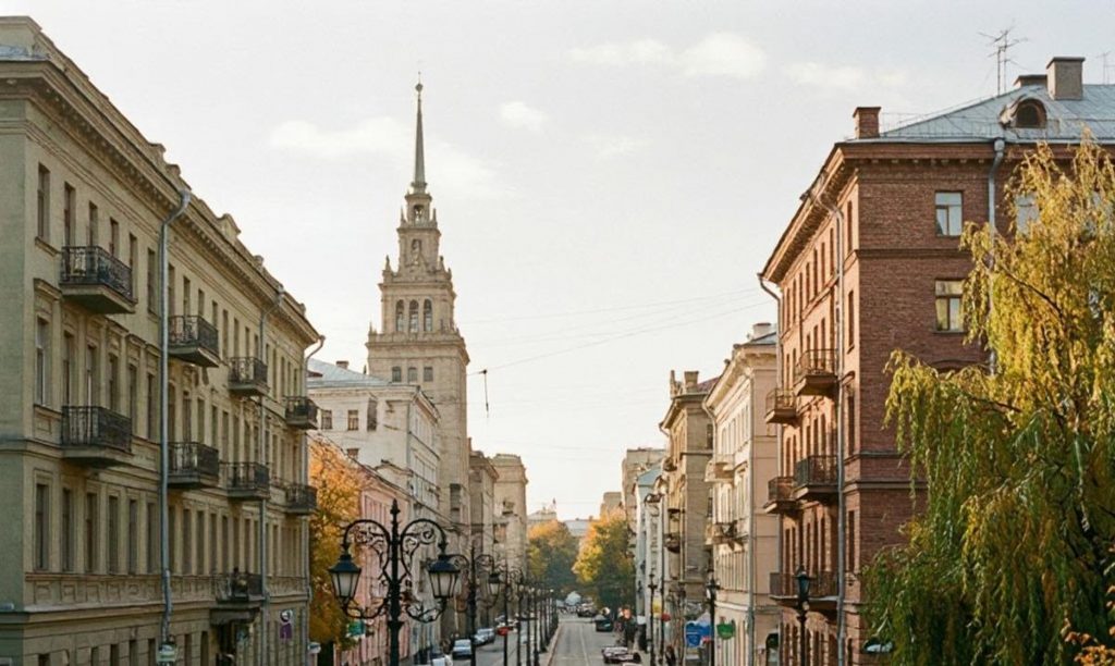 Киев встал в пробках: мосты через Днепр перекрыты, квартиры массово сдают