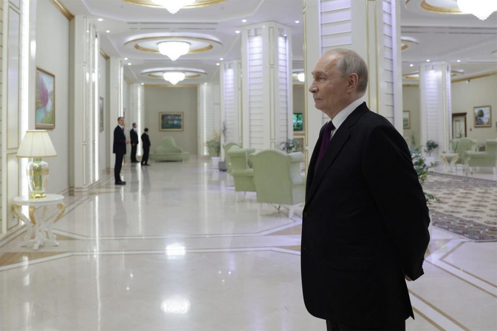 Путин узнал о визите Шрёдера из СМИ и позвал старого друга на день рождения домой