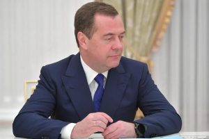 «Визы не спасут»: Медведев заявил об охоте на всех россиян в Европе