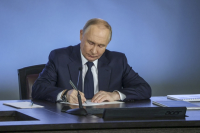 Путин разрешил привлекать армию России для защиты граждан за границей
