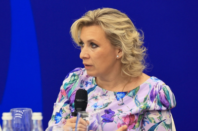 Захарова обвинила руководство Украины в отказе от самостоятельности