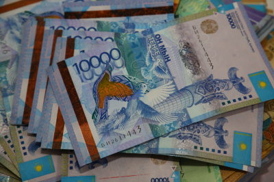 В июне курс тенге ослаб на 5% – Нацбанк