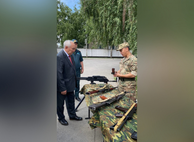 Жигули Дайрабаев посетил воинскую часть Национальной гвардии