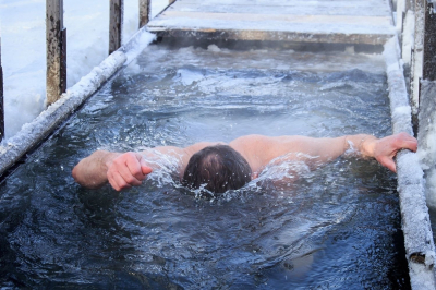 Священник Портнов опроверг миф о непортящейся святой воде