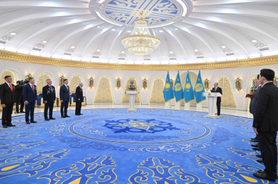 Президент вручил звание "Қазақстанның Еңбек Ері" альпинисту и тренеру Ерванду Ильинскому