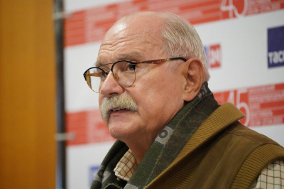 «Трусы наденьте или крест снимите»: Михалков разнес Боню из-за обращения к президенту