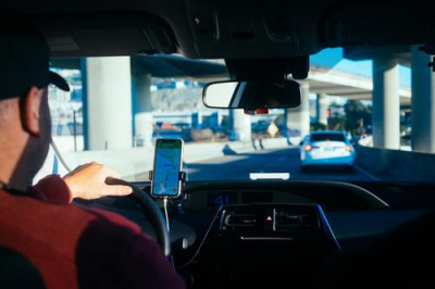 Автоэксперт Попов: без интернета такси можно вызвать звонком в диспетчерскую