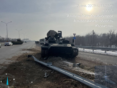 Полицейская машина пострадала при ДТП с военной техникой в Алматинской области