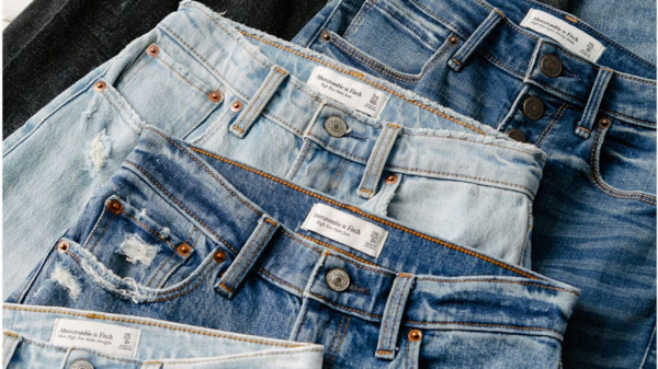 Акции Abercrombie обновили рекорд после прогноза о росте продаж