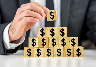 Финпирамида Sax Invest обманула вкладчиков на миллиард тенге, обещая "добычу алмазов" в Африке
