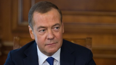 Медведев: Пашинян говорил с Зеленским на плохом английском, а мог и на русском