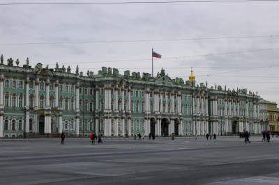 В Эрмитаже раскрыли детали инцидента с вооруженным посетителем на троне