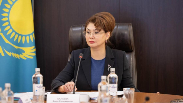 Казахстанцев попросили не доверять сообщениям в WhatsApp "от имени Аиды Балаевой"